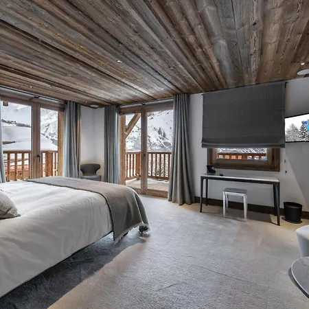 Alpine Sanctuary: Chalet Hideaway